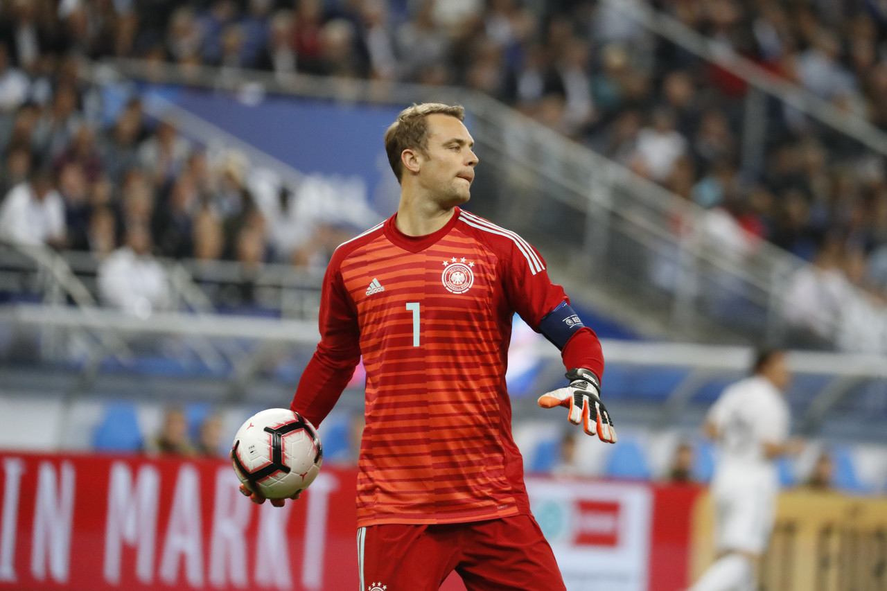 皇冠体育下载-记者：诺伊尔不排除重返国家队，将关注形势直到2026年3月