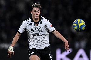 比萨总监：F-埃斯波西托是意乙最佳前锋之一，但目前没和国米谈判