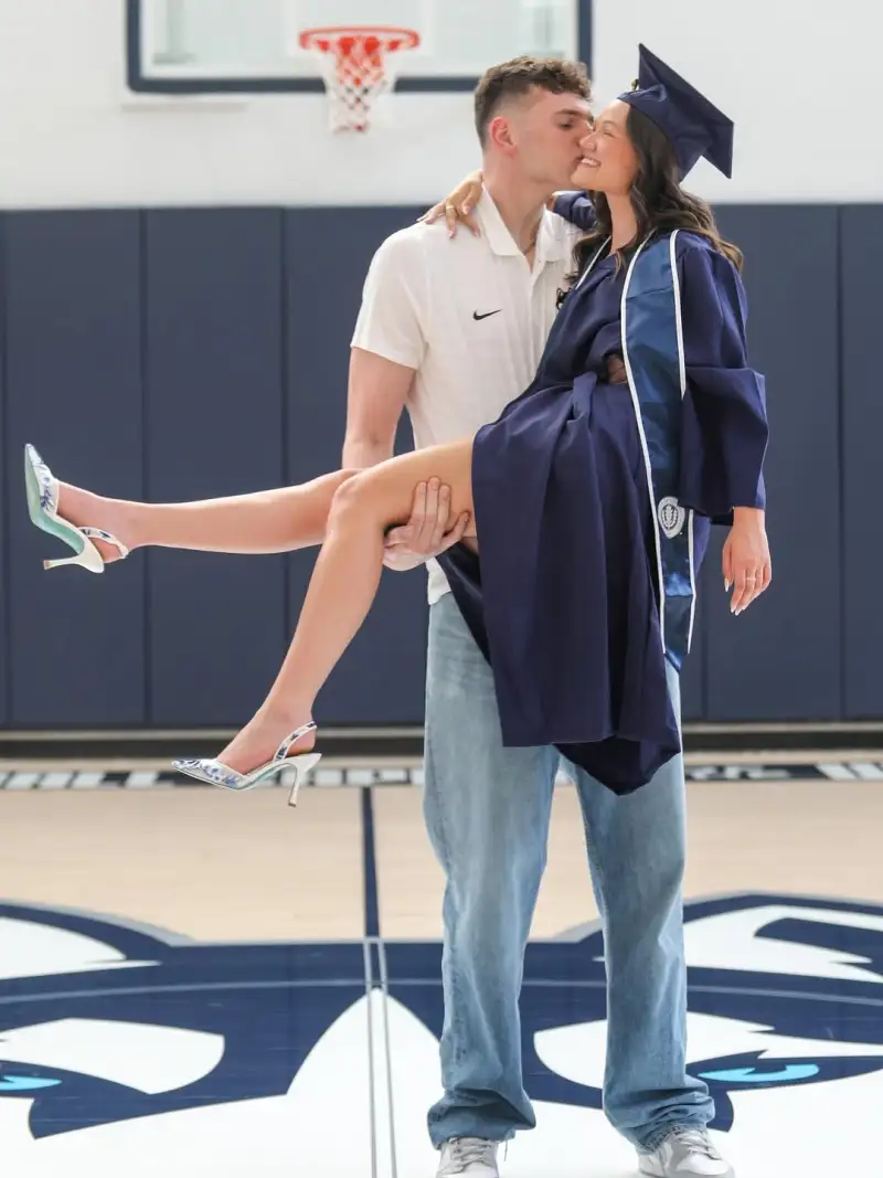 皇冠体育下载-恩爱！多诺万-克林根Ins为女友庆生：生日快乐，永远爱你